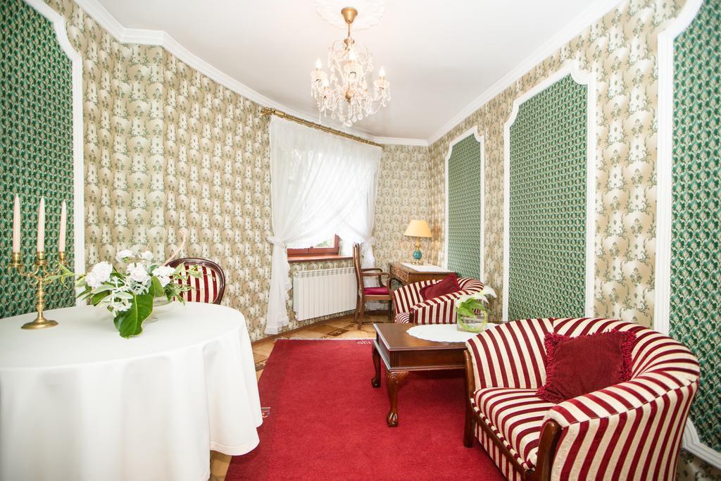 Dwor Hetman Aparthotel Jaroslaw Room photo